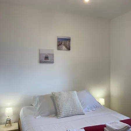 Punta Di Mare, Appartements Comme Sur Un Bateau Linguizzetta Exterior foto