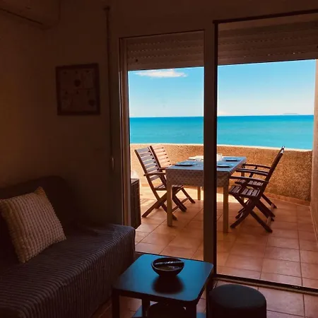 Punta Di Mare, Appartements Comme Sur Un Bateau Linguizzetta Exterior foto