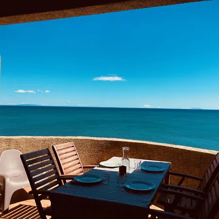 Punta Di Mare, Appartements Comme Sur Un Bateau Linguizzetta Exterior foto