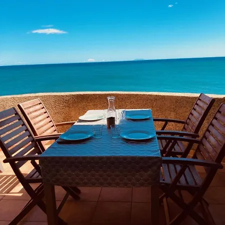 Punta Di Mare, Appartements Comme Sur Un Bateau Linguizzetta Exterior foto