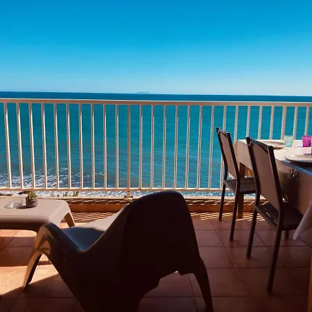 Punta Di Mare, Appartements Comme Sur Un Bateau Linguizzetta Exterior foto