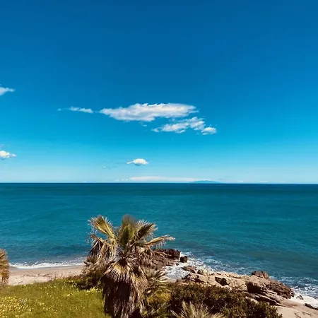 Punta Di Mare, Appartements Comme Sur Un Bateau Linguizzetta Exterior foto